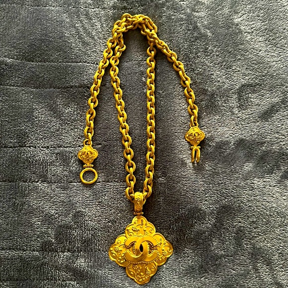 Vintage CC Pendant Gold Necklace - Picture 1 of 7
